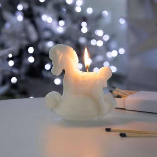 Свеча фигурная «Лошадка-качалка», белая фото 3
