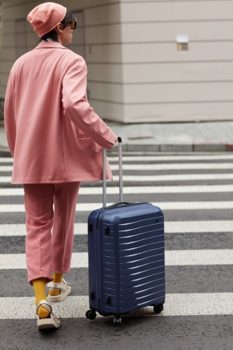 Чемодан Lightweight Luggage M, синий фото 8 Чемодан Lightweight Luggage M, синий фото 8