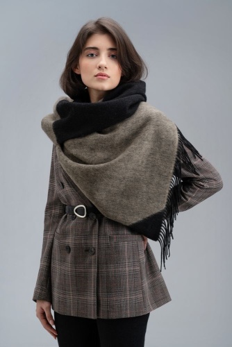 Палантин Charming, черный с бежевым фото 18 Палантин Charming, черный с бежевым фото 18