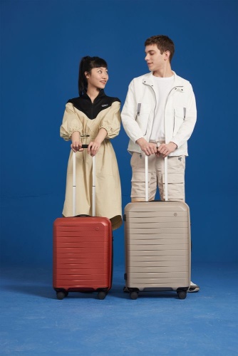 Чемодан Lightweight Luggage S, красный фото 6 Чемодан Lightweight Luggage S, красный фото 6