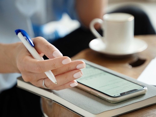 Ручка шариковая Favorite, белая с синим фото 7 Ручка шариковая Favorite, белая с синим фото 7