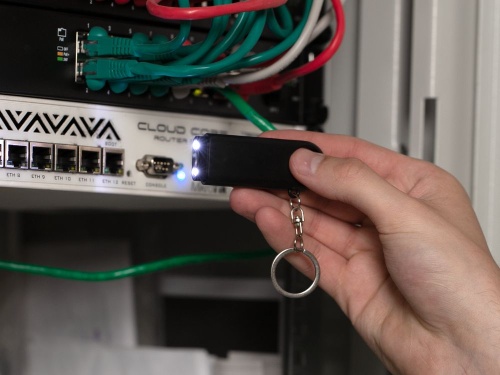 Брелок-фонарик Lens Ray, черный фото 4