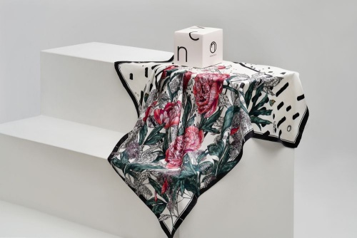 Платок шелковый Delicate, пионы фото 7 Платок шелковый Delicate, пионы фото 7