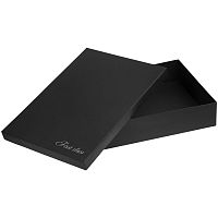 Картонная коробка First Class, с надписью снаружи