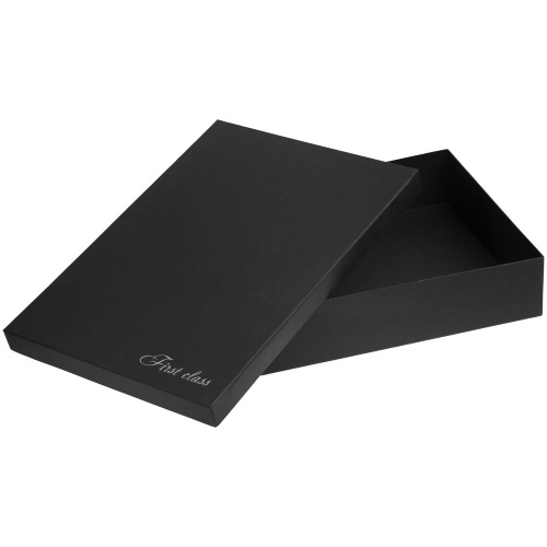 Картонная коробка First Class, с надписью снаружи Картонная коробка First Class, с надписью снаружи