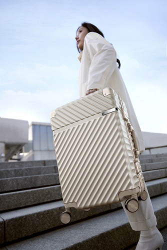 Чемодан Aluminum Frame PC Luggage V1, золотистый фото 12 Чемодан Aluminum Frame PC Luggage V1, золотистый фото 12