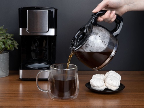 Электрическая кофеварка DayDriver, черно-серебристая фото 2 Электрическая кофеварка DayDriver, черно-серебристая фото 2