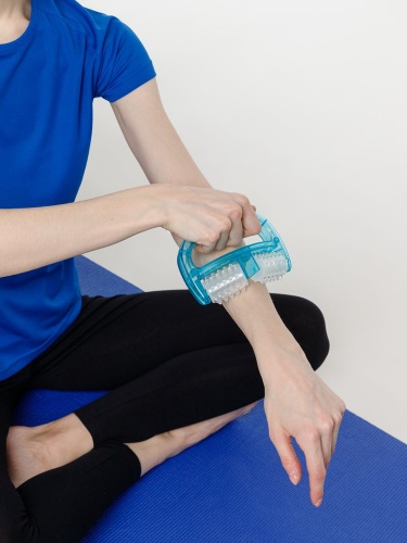 Роликовый ручной массажер Bodyrolla, синий фото 2 Роликовый ручной массажер Bodyrolla, синий фото 2